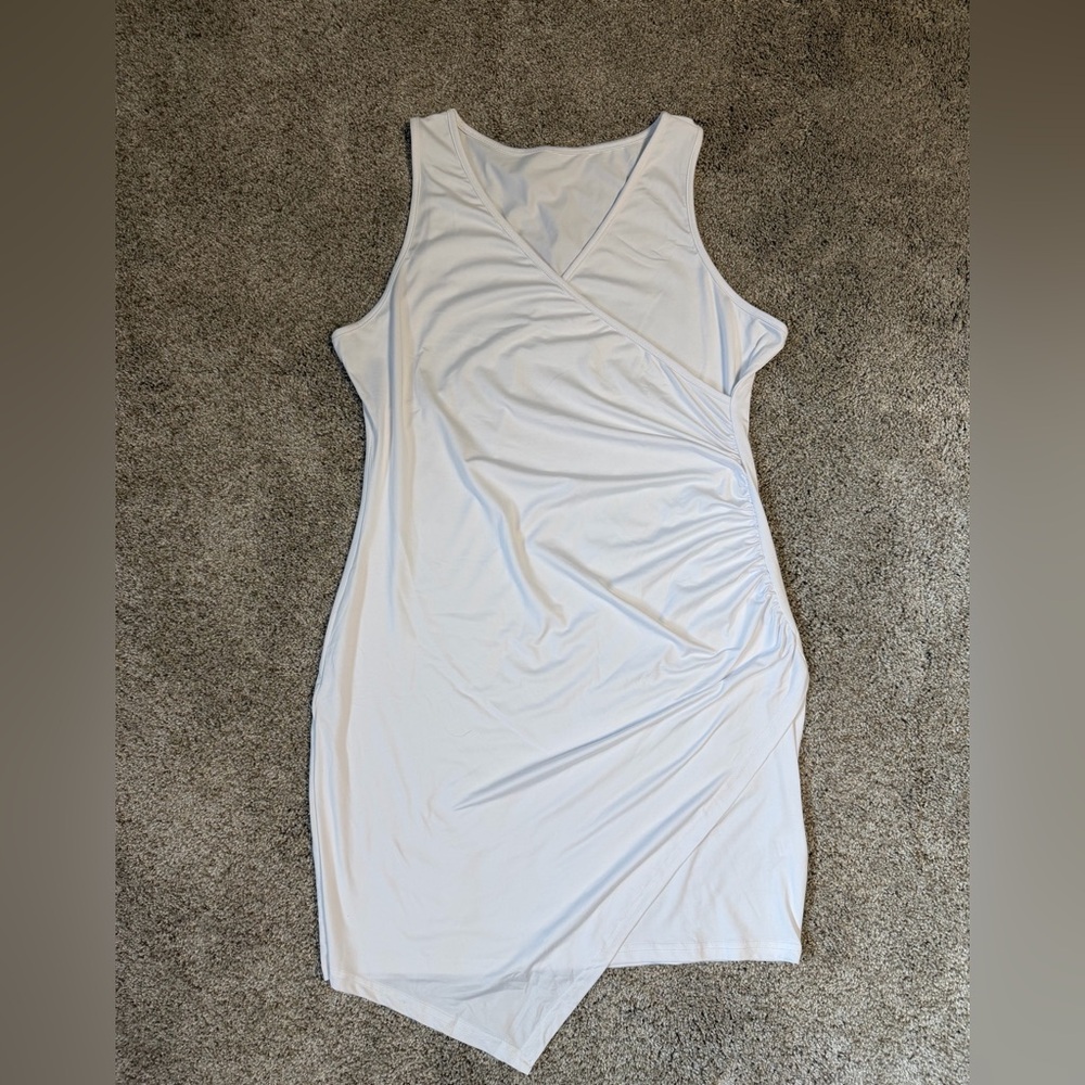 Elegant White Sleeveless Dress